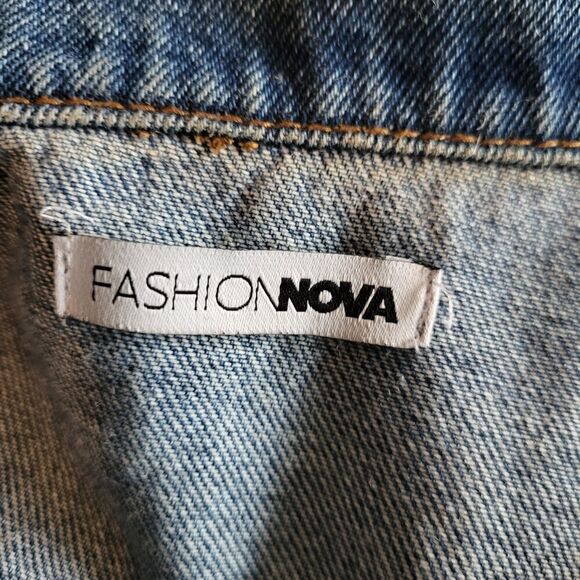 Fashion Nova Distressed Dark Wash Jean Jacket Size XS - Picture 8 of 10